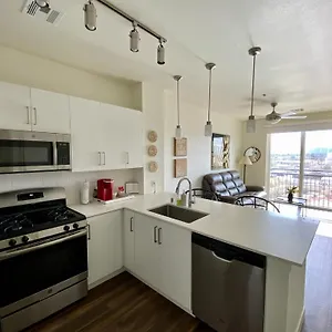 Ely On Fremont Apartment