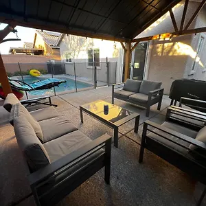 Family Friendly Contemporary House With Pool Villa