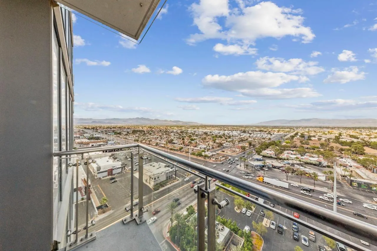 Huge Modern Luxury 17 Floor Panoramic Corner Suite With Open Balcony Las Vegas USA