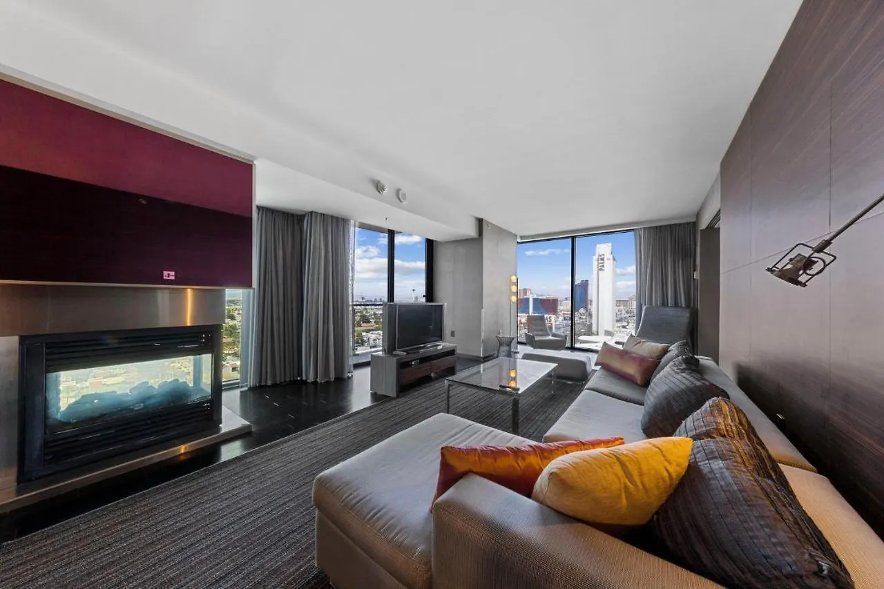 Huge Modern Luxury 17 Floor Panoramic Corner Suite With Open Balcony location