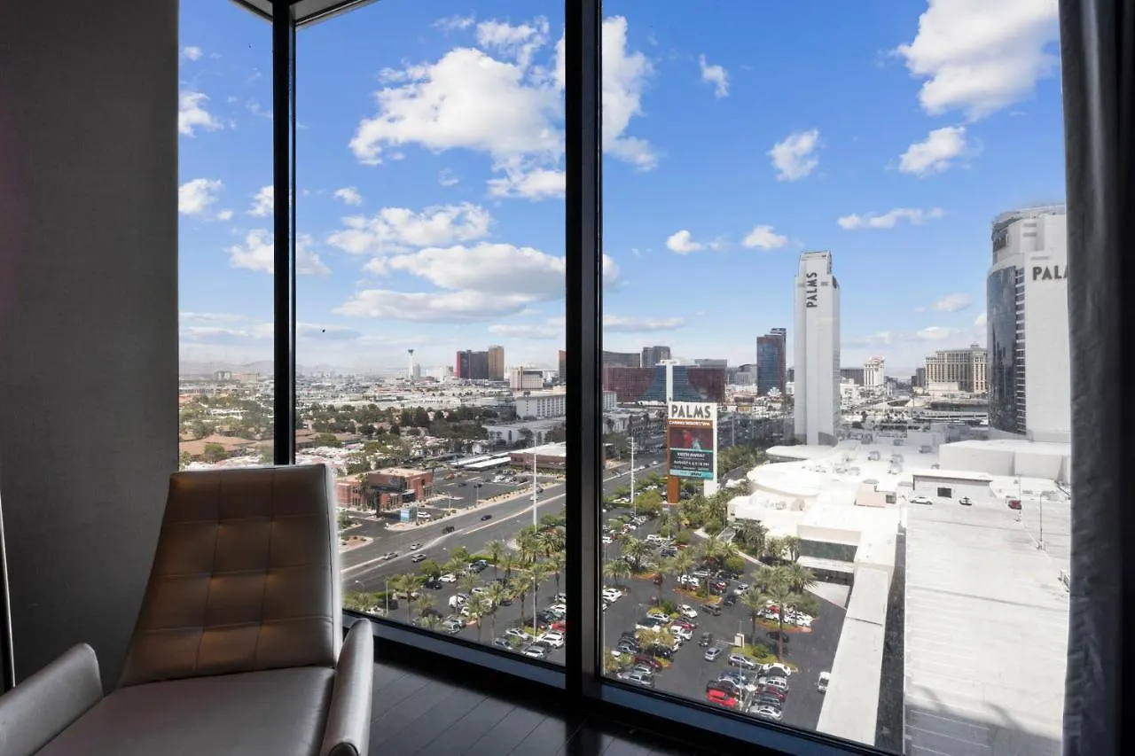 Huge Modern Luxury 17 Floor Panoramic Corner Suite With Open Balcony Las Vegas Apartment
